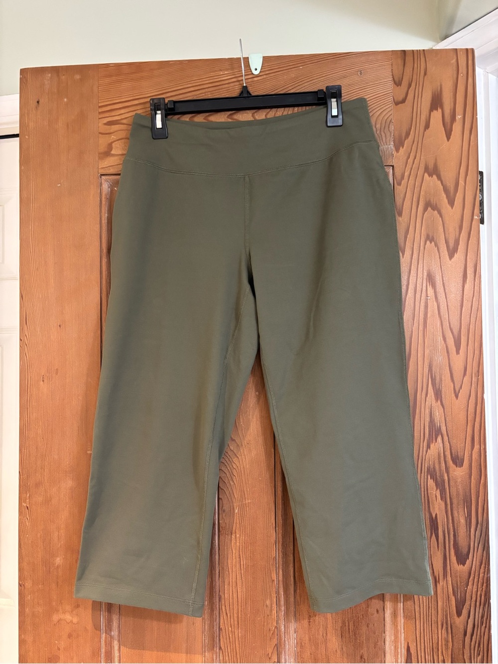 Lands' End Women’s Olive Capri Leggings Size M